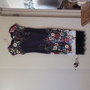 New York & Company Size Small Laced Bottom Floral Print Stretch Fit